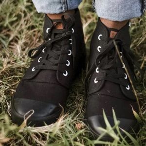 BANGS Sneakers in Onyx